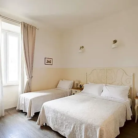 Dante's In Vaticano 2 Bed & Breakfast